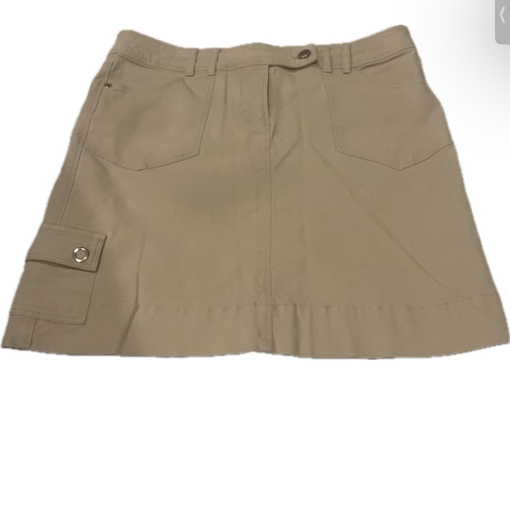 WHBM khaki Skirt with 5 pockets.